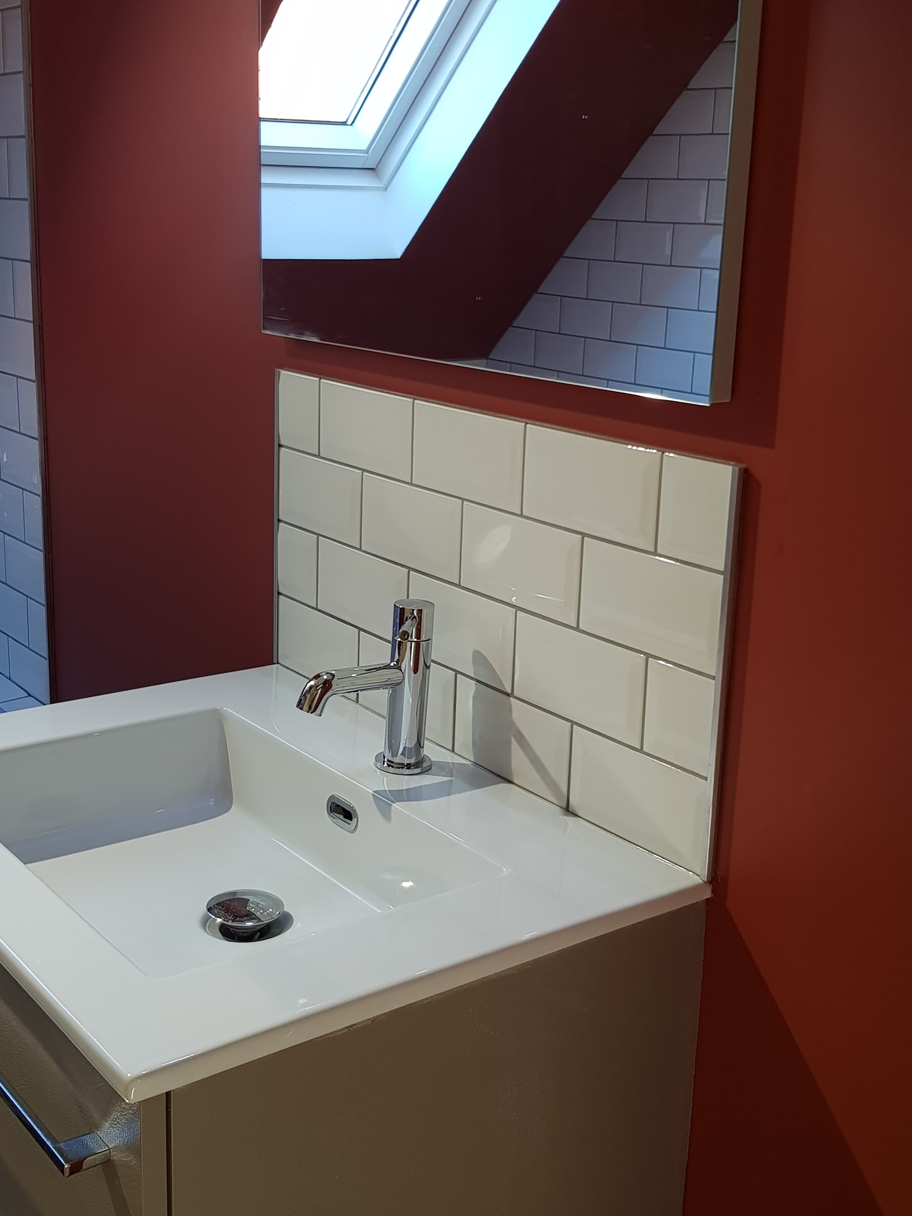 Vasque et crédence métro blanc