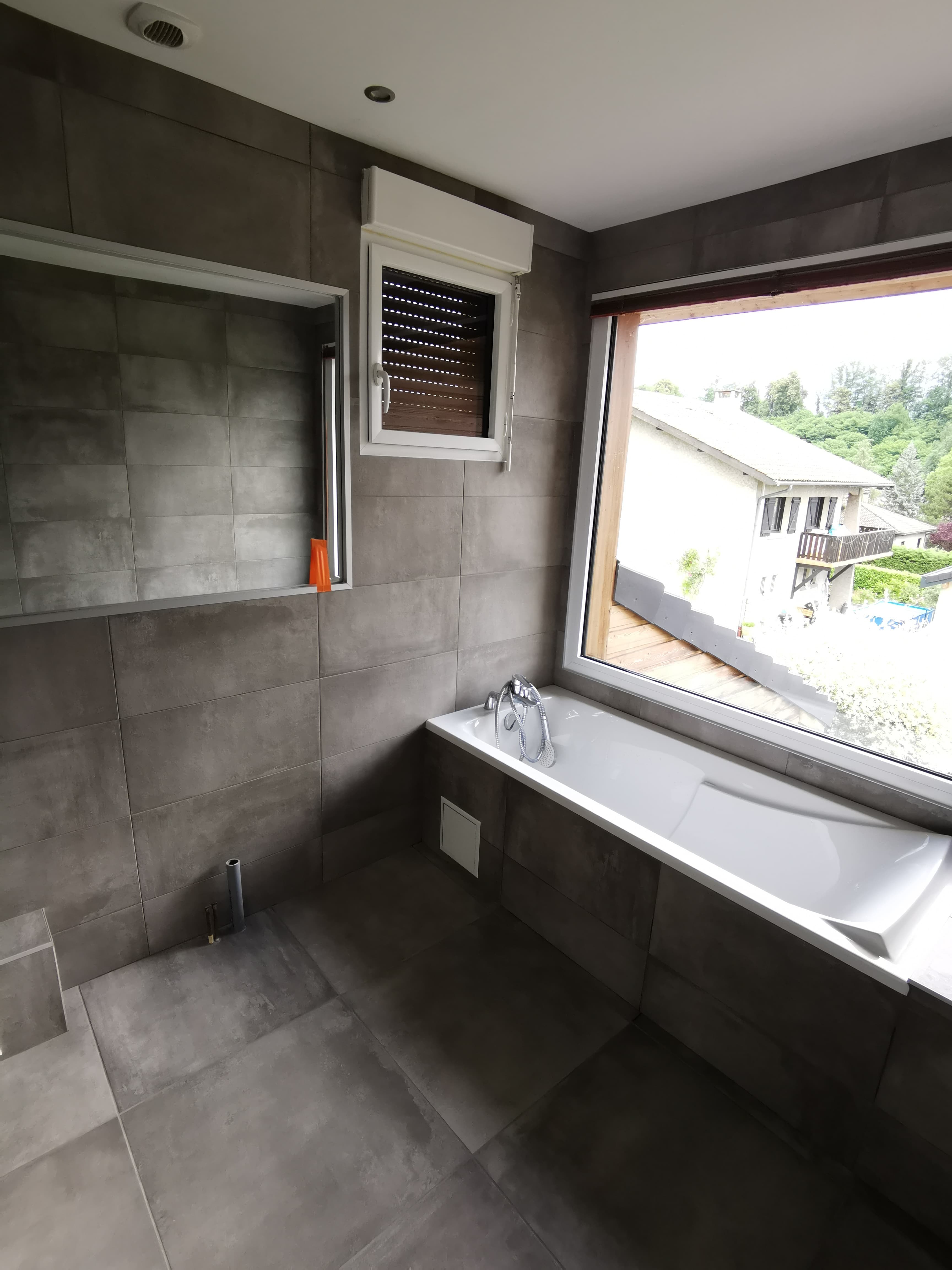 Salle de bain baignoire et douche