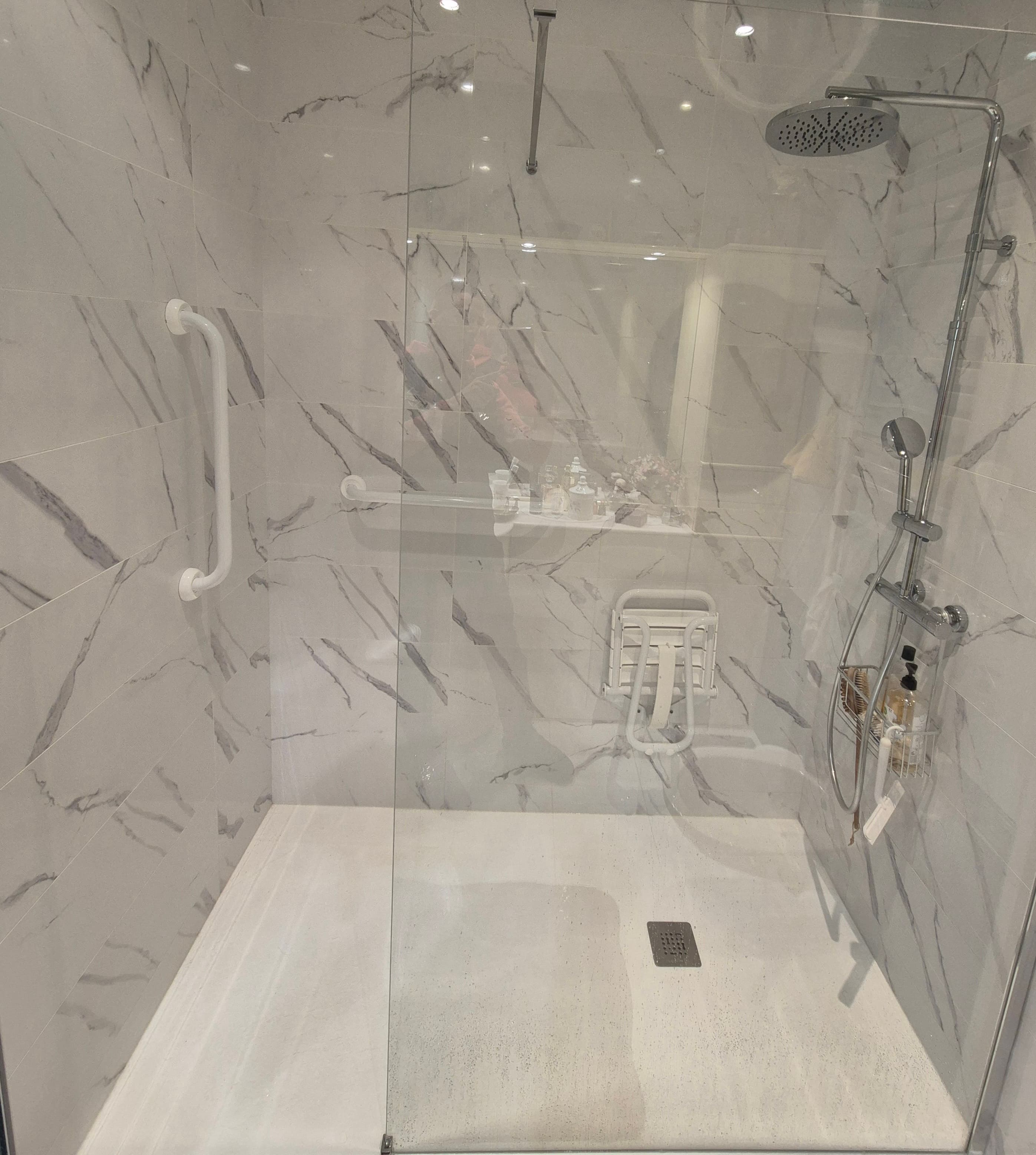 Douche à l'italienne moderne